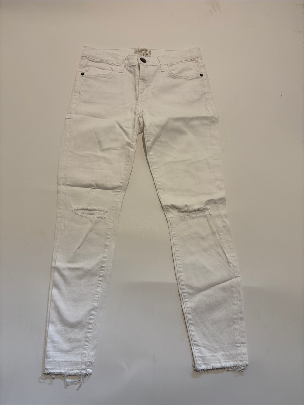 Current/Elliott White Skinny Jeans with Knee Distress